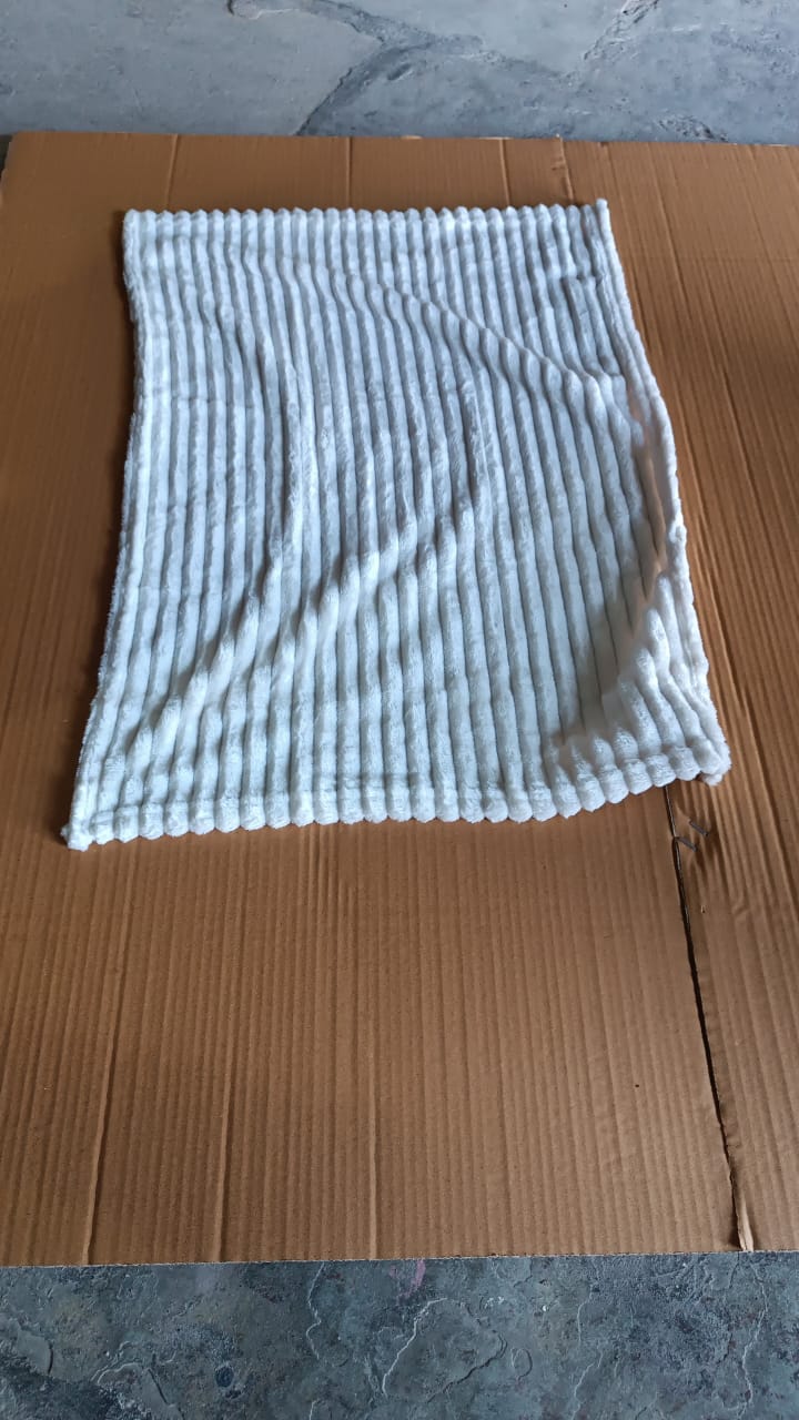 Pet Soft Cat Dog Blanket / Towel Soft Warm Sleep Mat (70×50 Cm / 1 Pc / Mix Color & Design) Pet Soft Cat Dog Blanket / Towel Soft Warm Sleep Mat (70×50 Cm / 1 Pc / Mix Color & Design)